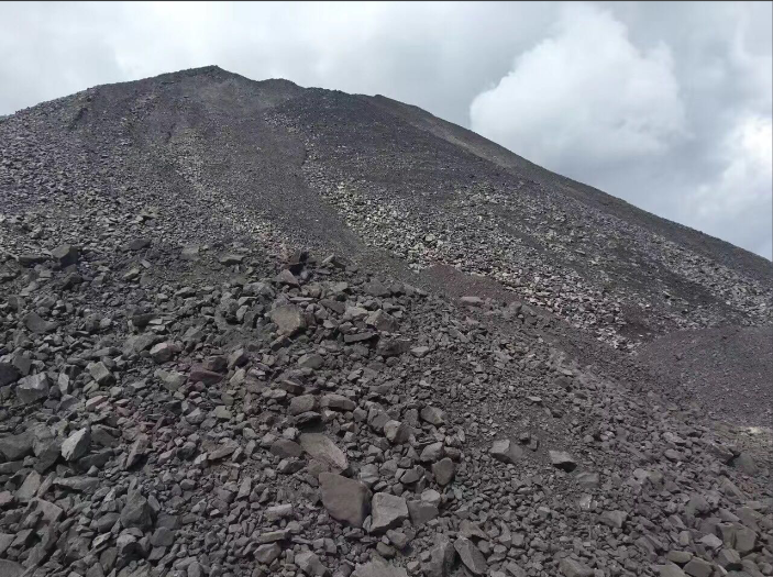 Platinum and palladium extraction from tailings